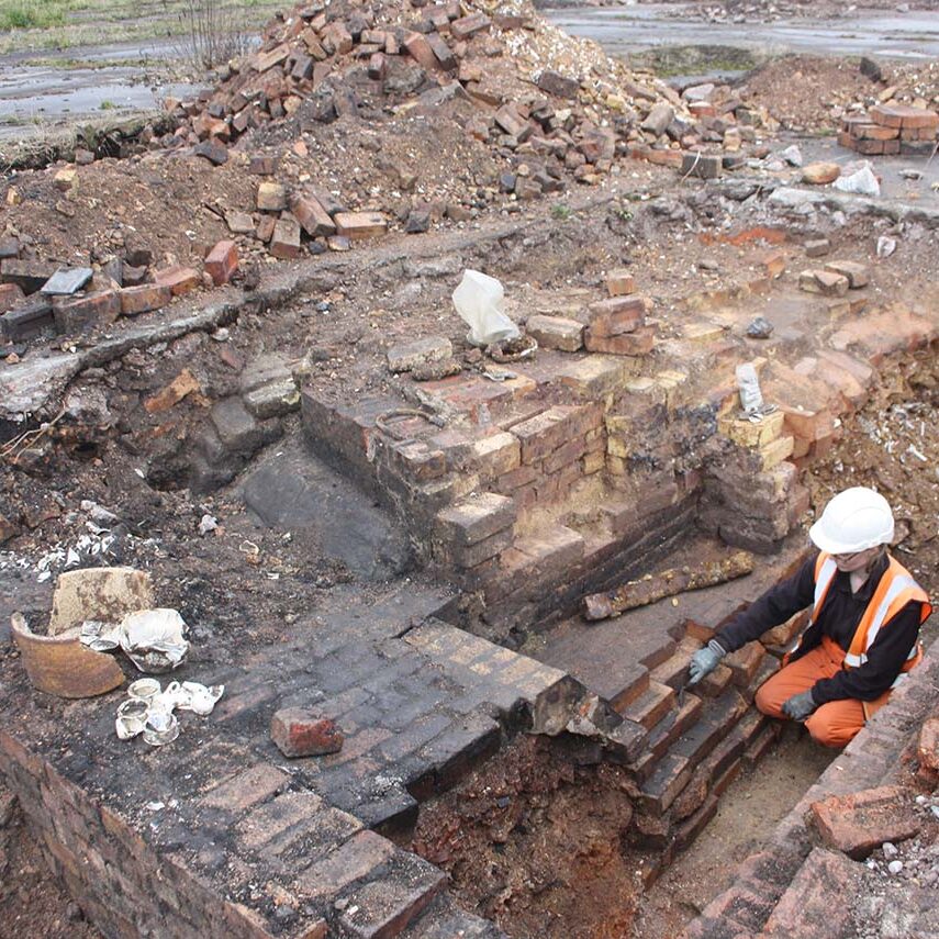 Vtr4working The kiln in trench 4 being cleaned.